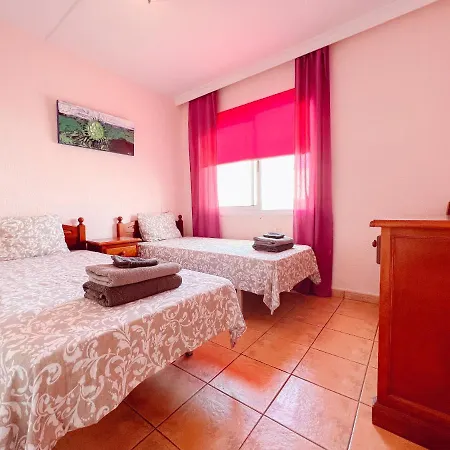 1br In Americas, Walk To And Fun, La103