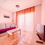 1br In Americas, Walk To And Fun, La103 *