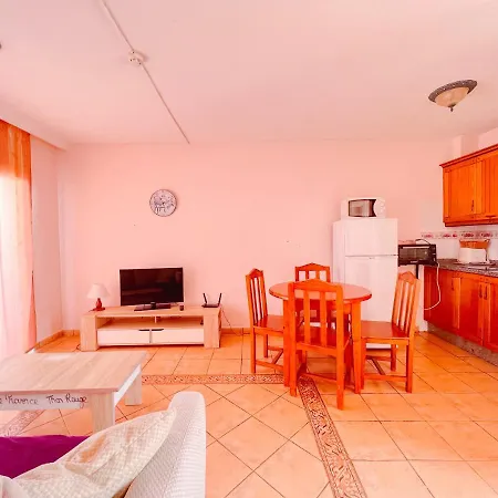 1br In Americas, Walk To And Fun, La103