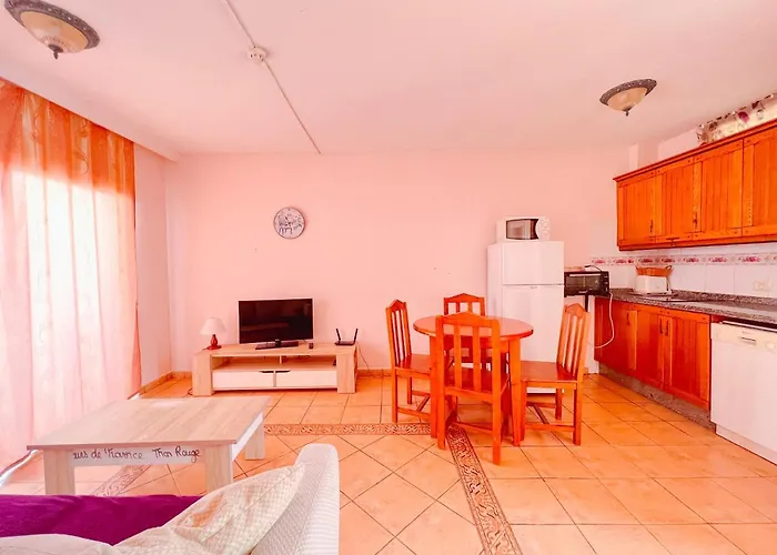 1br In Americas, Walk To And Fun, La103