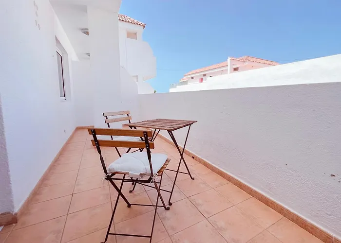 1br In Americas, Walk To And Fun, La103 *